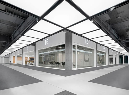 吸引年轻潮流用户的聚会中心装修设计空间是怎样打造的——The Arcade拱廊聚会中心